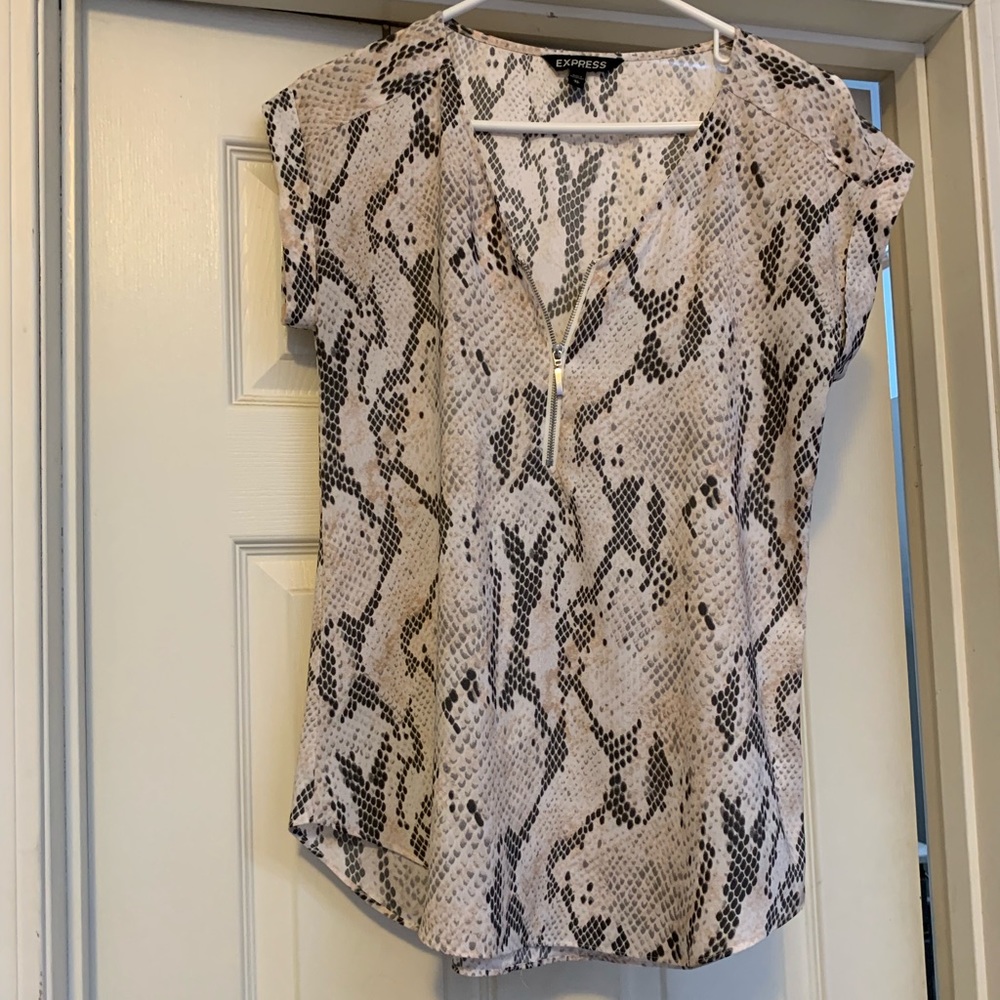 Women’s short sleeve blouse